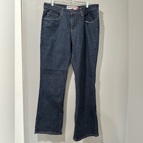 Denizen from Levi's Women's Black Jeans - Picture 3 of 10